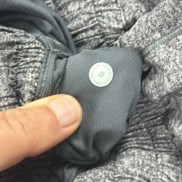 Lululemon Hotty Hot Short II *2.5" Heather Lux Multi Black / Heathered Black - Picture 7 of 9